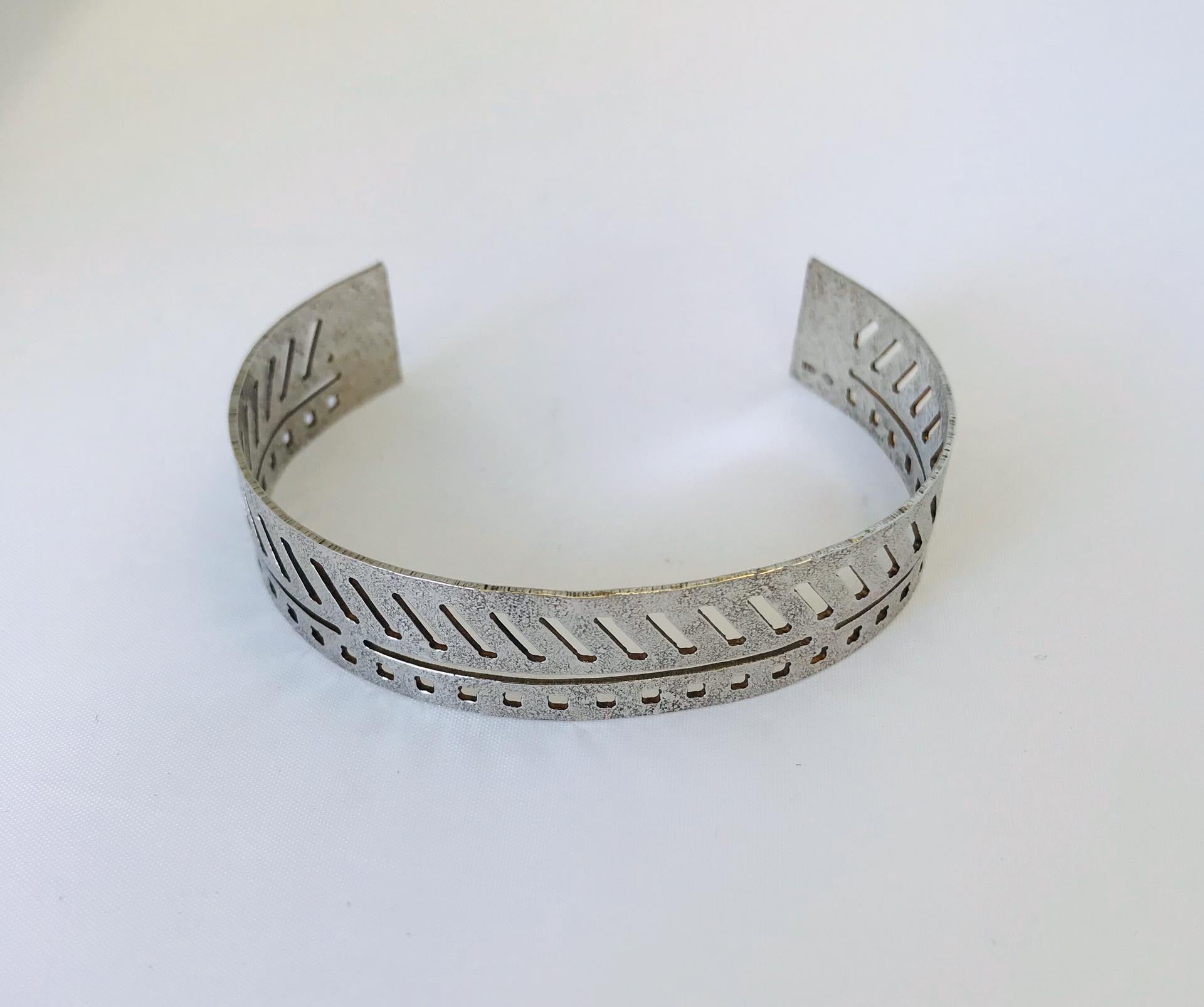Wouters & Hendrix - hammered silver bracelet